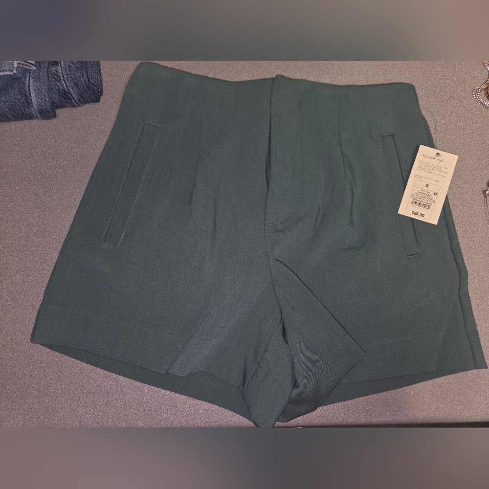 Chic Women's Shorts Nwt